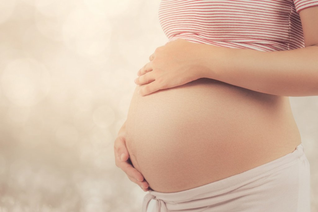 Femme enceinte sereine